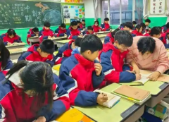 双减要有效减轻义务教育阶段学生过重作