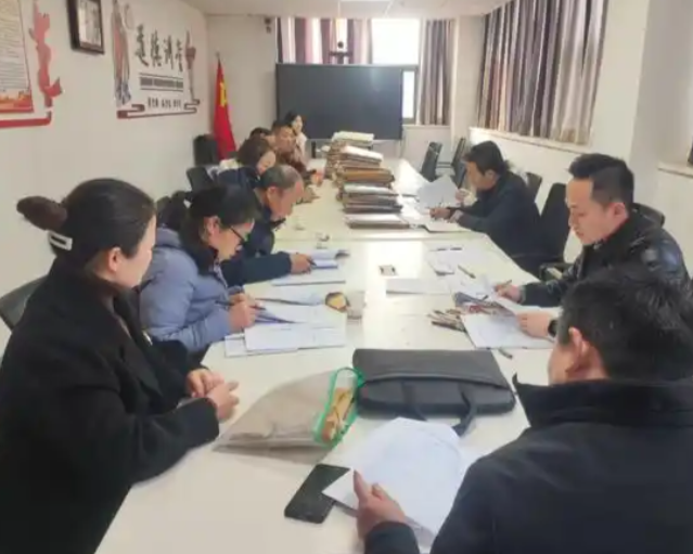 以教育教育思维研讨中心为依托进一步深